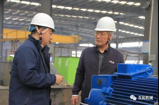 河南工業(yè)大學(xué)機(jī)電工程學(xué)院院長(zhǎng)、碩士研究生導(dǎo)師惠延波教授等一行蒞臨東起集團(tuán)參觀考察